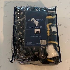 Boston Bruins plush blanket